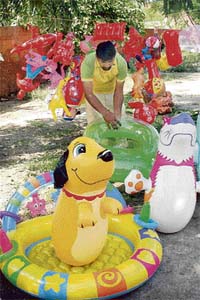 Pawan selling colourful rubber toys on the Maharani Jhansi road