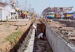 The laying of the drainage system along the Zirakpur-Ambala highway, which threatens to block entry to showrooms and resorts, has raised the hackles of the property owners