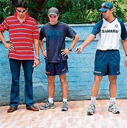 Rahul Dravid (right) with bowling coach Venkatesh Prasad (left) and physio John Gloster at Eden Gardens in Kolkata.