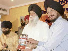 Capt Kanwaljit Singh releases a book Char Muye To Kya Bhaya authored by Mewa Singh (right) at a function organised in Chandigarh on Friday.