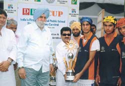 K P S Gill, president, Indian Hockey Federation and Vijay Ahuja, managing director, Delhi Book Store, with winners of DBS Cup. Amity School, Noida, won the cup