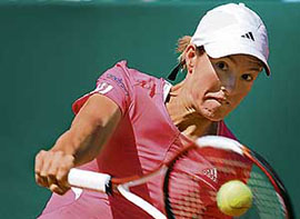 Belgiums Justine Henin in action against Serbias Elena Jankovic in the semifinal of the Warsaw Cup on Saturday. Henin won 7-5, 2-6, 6-4.