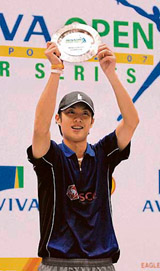 Thailands Boonsak Ponsana with the winning trophy after defeating Chinas Chen Yu in the final of the mens singles in the Singapore Open Badminton Super Series 2007 on Sunday. Thai ace Boonsak won 21-17, 21-14. 