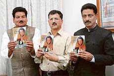 Himachal Congress leaders Kuldeep Rathore (right), Arun Sharma and Vidya Sagar (left) release the party manifesto for the May 23 Shimla MC elections at the CMs residence on Monday