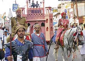 Participants of the national youth rally on the occasion of the 150th anniversary of Jung-e-Azadi 1857 which started from Kranti Park of Meerut