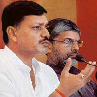 Akhilesh Prasad Singh (left) at a press conference in Chandigarh