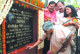Delhi Chief Minister Sheila Dikshit laying the foundation stone of three flyovers on Outer Ring Road in the Capital