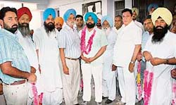 The newly elected office-bearers of the Arhtiya Association, Samrala.