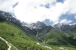 A picturesque view of the captivating Sangla valley in Kinnaur district of Himachal Pradesh.
