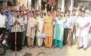 Activists of the Dera Sacha Sauda leave for Bathinda at Mandi Ahmedgarh