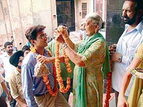 Vikram Jeet Duggal being welcomed at his Nanak Nagri residence in Abohar