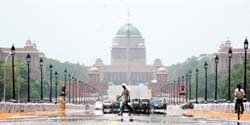 A view of the mirage formed at Raj Path near Rashtrapati Bhavan on a sweltering Friday in the Capital