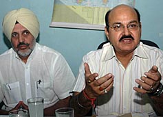 Principal secretary of medical education and research Jagjit Puri (R) talks to mediapersons in Jalandhar on Saturday.