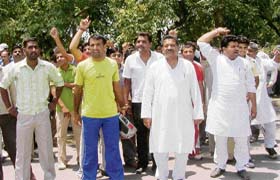 Varinder Singh Bhau (centre) and his supporters raise slogans outside the district secretariat in Panchkula