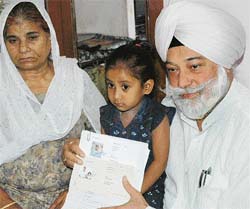 sha with her grandmother and Bir Devinder Singh in Phase XI in Mohali