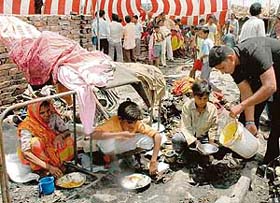 Affected families in Colony No. 5 being provided meals by neighbours in Chandigarh