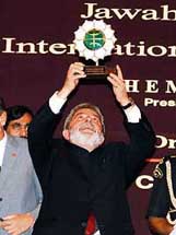 Brazilian President Luiz Inacio Lula da Silva aloft his Jawaharlal Nehru Award for International Understanding after receiving it from unseen Indian President A.P.J. Abdul kalam during a ceremony in New Delhi on Monday. 