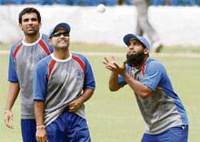 Asian XIs Mohammad Yousuf takes a catch as Virendra Sehwag and Zaheer Khan look on during a practice session on the eve of their first ODI against African XI in the Afro-Asian Cup Tournament at Chinnaswamy stadium in Bangalore