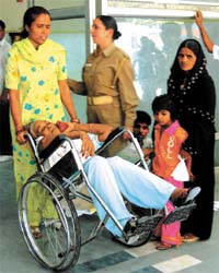 An old woman who could not get admitted to LNJP Hospital