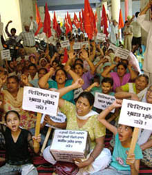 CPI activists protest in front of SDM office in Jalandhar