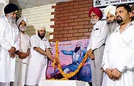 National president of the Bairagi Mahamandal Krishan Kumar Bawa and others pay tributes to Baba Banda Singh Bahadur in Ludhiana on Friday. 