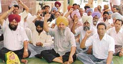 Activists of the BSNL Employees Union stage a dharna in Ludhiana