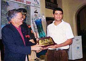 Abhinav Lohan (right) receives the trophy from Uttarakhand Governor Sudarshan Agarwal at Raj Bhavan, Nainital, after the conclusion of the Governors Cup Golf Tournament