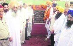 Secretary-general of SAD Sukhdev Singh Dhindsa lays the foundation stone of the proposed Mohinder Nagar at Ahmedgarh
