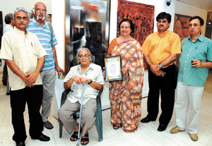 Dhoomimal Gallery felicitated veteran artist Jeram Patel (seated), who has been made a fellow of Lalit Kala Akademi. Gallery director Uma Jain presented a citation to the artist in the Capital on Tuesday.