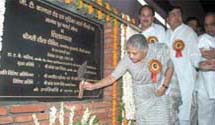 Delhi Chief Minister Sheila Dikshit lays the foundation stone of Azadpur flyover in the Capital