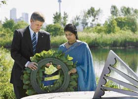 Canadian Prime Minister Stephen Harper and Anita Gupta lay a wreath at the unveiling of a memorial for the victims of Air India flight 182 at a waterfront park in Toronto