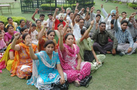 Members of the ETT Teachers Union hold a protest in Jalandhar on Tuesday.