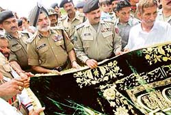 BSF DIG G.S. Virk receives chadar from Col Mahmood of the Pakistan Ranger on the Chamliyal border, near Samba