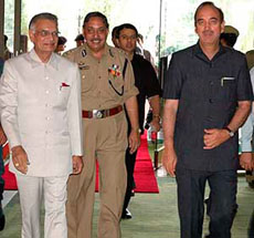 Union Home Minister Shivraj Patil (left), Director General of Police Gopal Sharma and Chief Minister Ghulam Nabi Azad (right) in Srinagar on Saturday.  Tribune photo by Mohd Amin War