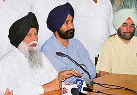 Capt Kanwaljit Singh addresses a press conference in Jalandhar