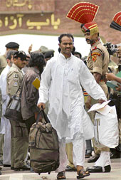 An Indian fisherman crosses over to India after being released by the Pakistan authorities at the Wagah joint check-post in Amritsar on Monday. 