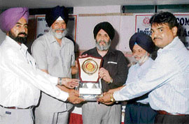 The adviser to the Chief Minister, Dr D.S.Cheema, is honoured by Dr D.S. Bhullar and Dr O.P.S. Kanday, president and adviser to the IMA, Patiala, at a seminar in Patiala 
