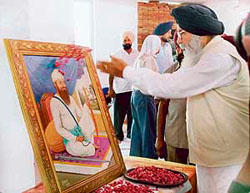 Chief Minister Parkash Singh Badal pays tributes to Shaheed Baba Maharaj Singh Ji at Rabbon Uchhi village in Ludhiana district on Thursday.  Reuters