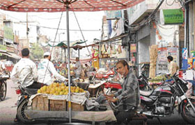 Encroachments in the Field Ganj area that hamper the movement of traffic.
