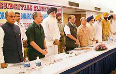 Senior SAD and BJP leaders, including (from left) Prem Kumar Dhumal, Arun Shourie, Parkash Singh Badal and Vijay Kumar Malhotra at a meeting in Chandigarh on Sunday. 