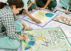 Students of Green Land School spread awareness among people through posters in Ludhiana