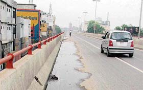 Puddles of water on the side of an elevated road in Ludhiana