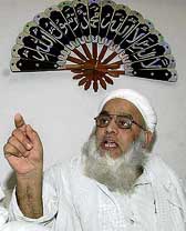 National president of the All-India Majlis Ahrar Maulana Habib-ur-Rehman Sani Ludhianvi addresses a press conference in Ludhiana on Sunday.