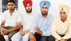 Students of Shanti Tara College, Akbarpur Chhanna, narrate their woes in Ahmedgarh