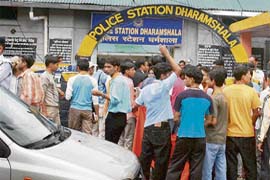 ABVP activists gherao Dharamsala police station on Monday