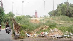 Abandoned flyover which is yet to be constructed in place of a demolished Lakkar bridge.