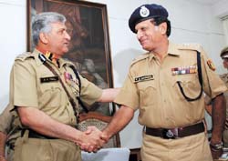 Outgoing Commissioner of Delhi Police K.K. Paul (L) with his successor Y. S. Dadwal (R) after the latter took charge at PHQ in the Capital