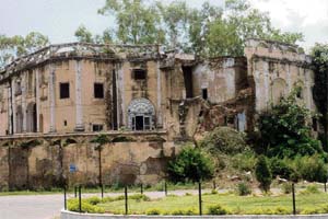 The Kamra Palace, once the residence of the royalty, today stands dilapidated