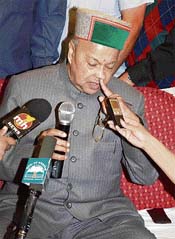 Chief Minister Virbhadra Singh finds it difficult to answer queries of mediapersons during a press conference in Shimla on Sunday.