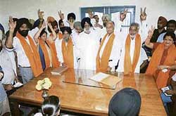 Congress councillors of the Dera Baba Nanak Municipal Council with Vidhan Sabha speaker Nirmal Singh Kahlon after they joined the SAD on Wednesday.